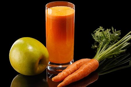 Сок свежевыжатый яблочно-морковный