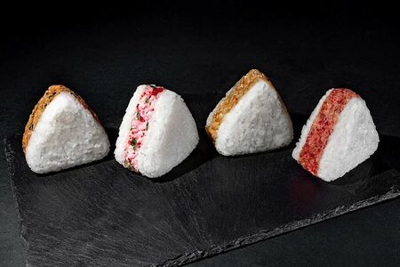 Онигири с курицей терияки