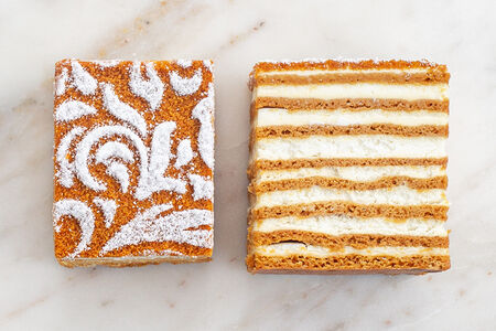 Пирожное Медовик