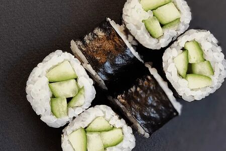 Ролл с огурцом