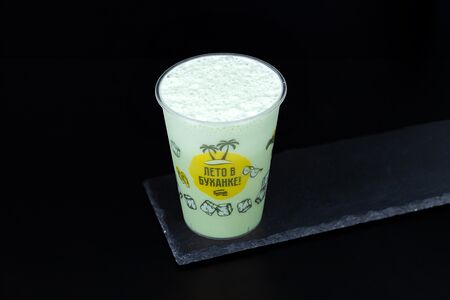 Айс матча латте на миндальном молоке