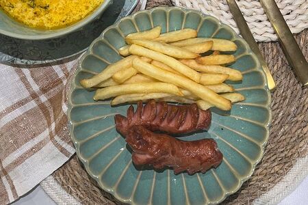 Картофель фри с сосисками