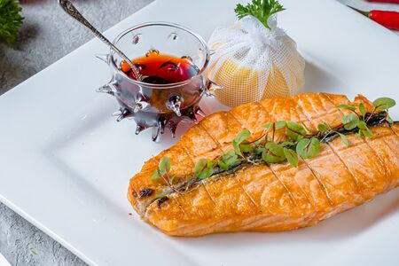 Семга с икорным соусом