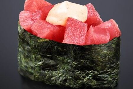 Острый Гункан с тунцом