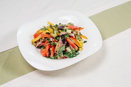 Салат с говяжьим языком