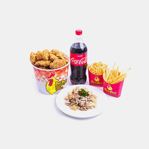 Крылья, куриный салат, два больших фри, напиток, кетчуп
