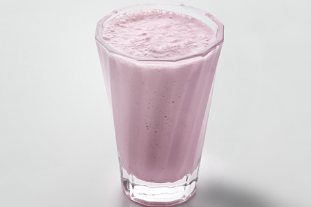 Клубничный молочный коктейль