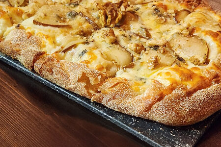 Пицца Груша Горгонзолла