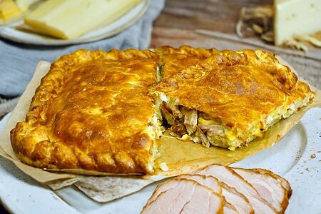 Пирог с курицей и сыром большой