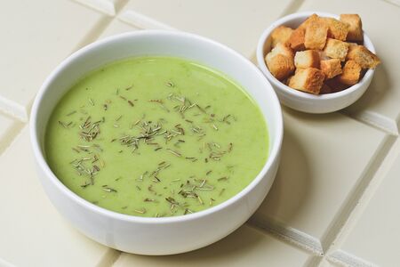 Крем-суп с сельдереем и брокколи