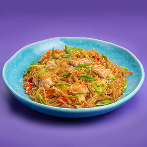 Вок с фунчозой и курицей