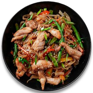 Цыплёнок со свежими овощами в устричном соусе