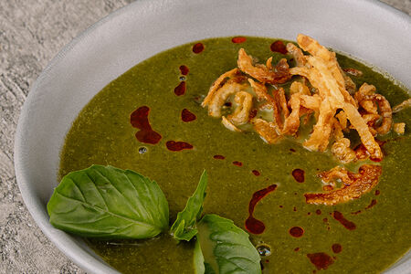 Крем-суп с кокосовым молоком, шпинатом и курицей