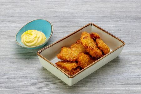 Наггетсы с сырным соусом