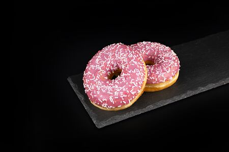 Донат Ягодный микс с начинкой