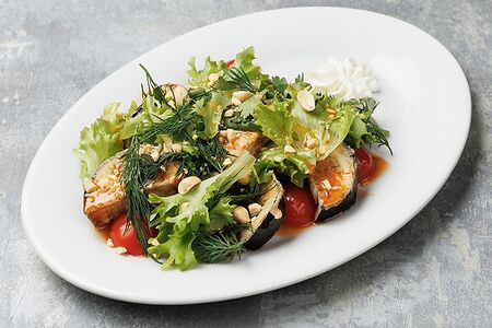 Салат с хрустящими баклажанами