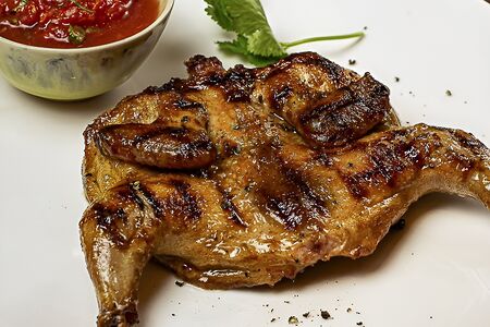 Цыпленок табака с аджикой