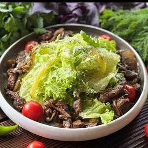 Тёплый салат с телятиной и шампиньонами 