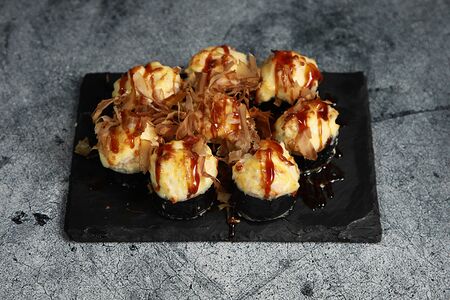 Запеченные роллы с камчатским крабом