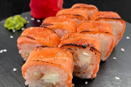 Ролл Опаленный лосось