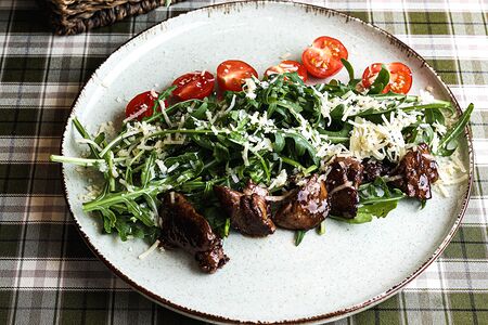 Салат с куриной печенью