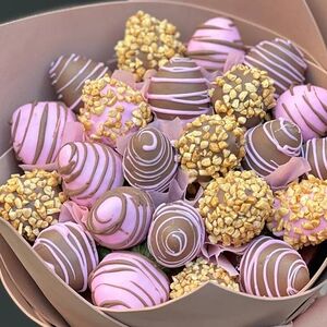 Букет из клубники в шоколаде Sensual Chocolate Embrace