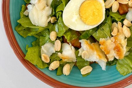 Салат с копченой треской 