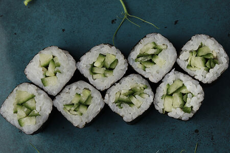 Маки с огурцом