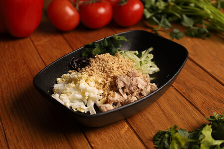 Салат Нежный с курицей и черносливом
