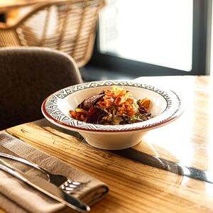 Бефстроганов из говяжьей вырезки с цукатами из соленого огурца