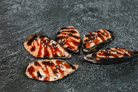 Мидии с рисом под соусом спайси 