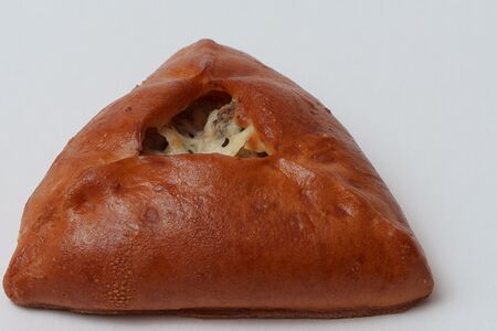 Пирожок с курицей и грибами