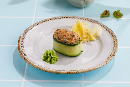 Острые суши с угрем