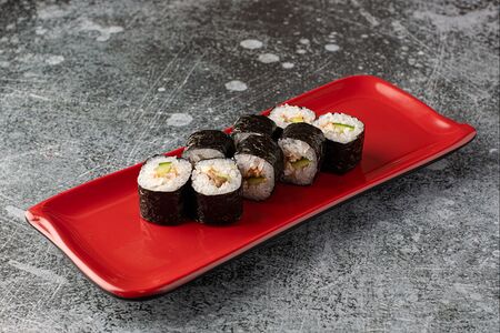 Мини-ролл с угрём