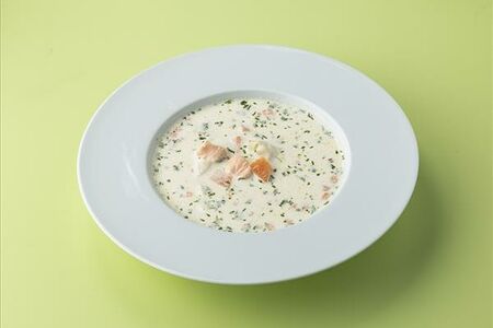 Чаудер с лососем, судаком и бататом