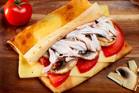 Блин Шаверма с варёной курицей, сыром, грибами и томатами XL