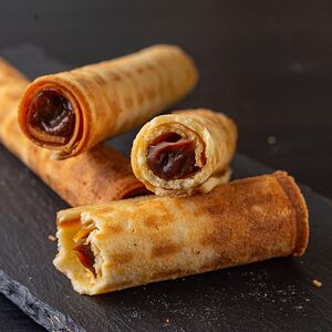 Вафельная трубочка со сгущенкой