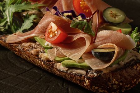 Брускетта с прошутто