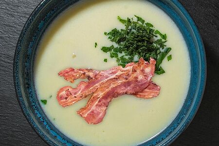 Суп Сырный с беконом и гренками