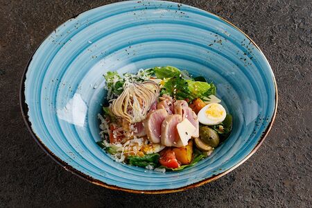 Микс салатов с тунцом yellowfin