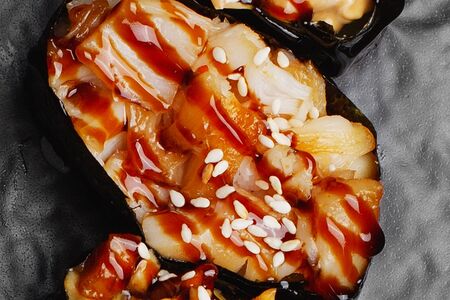 Гункан с гребешком