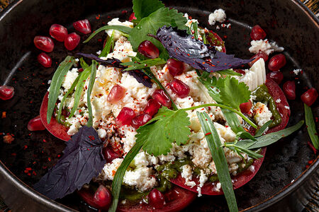 Салат с эстрагоном и имеретинским сыром