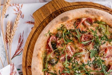 Пицца Пармская ветчина и пармезан