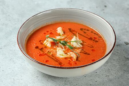 Суп томатный с креветками