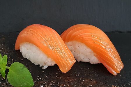 Нигири с лососем