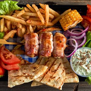 Мерида Сувлаки из курицы в беконе