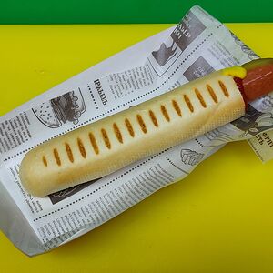 Французский хот-дог с куриной колбаской