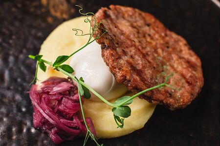 Бифштекс с картофельным пюре