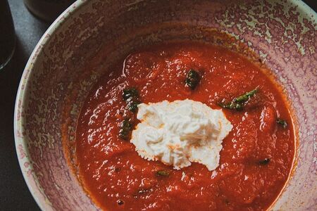Томатный суп с сыром буррата