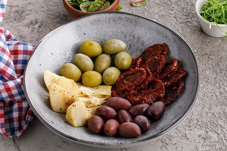 Оливки и артишоки